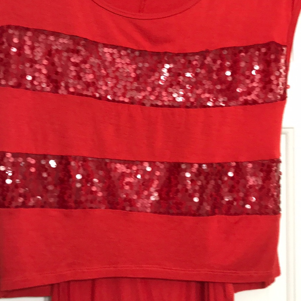 Red blouse - Picture 3 of 7